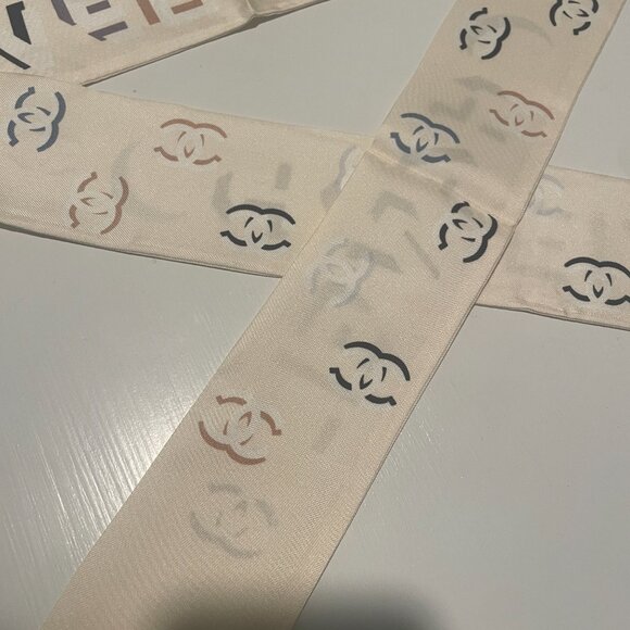 CHANEL Logo CC Silk Twill Slim Bandeau Scarf Stole Twilly - Cream White & Pastel - Picture 3 of 3